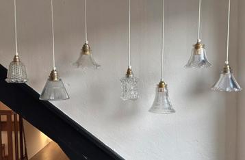 Vintage set 7 holophane glazen hanglampen streep lampenkap beschikbaar voor biedingen