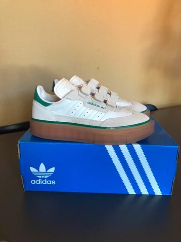IVY PARK x Adidas Super Sleek 3 Strap Wonder White beschikbaar voor biedingen