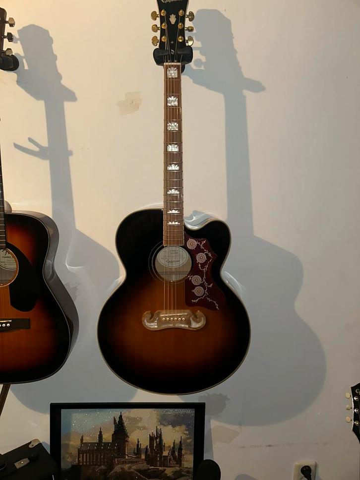 Epiphone jumbo Westerngitaar inclusief Gigbag, Muziek en Instrumenten, Snaarinstrumenten | Gitaren | Akoestisch, Zo goed als nieuw