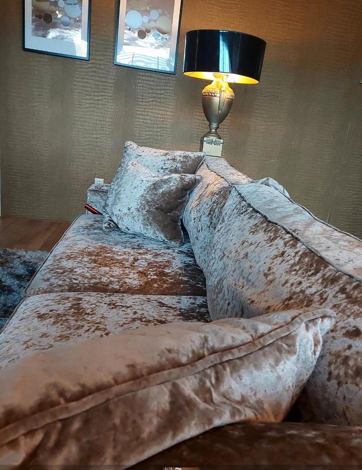 Grote glam bank 266cm, Huis en Inrichting, Banken | Bankstellen, Gebruikt, Rechte bank, Vierpersoons of meer, 250 tot 300 cm, 75 tot 100 cm