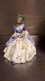 Royal doulton dame met borduurwerk griselda engels, Ophalen of Verzenden