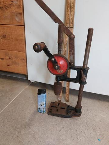 Zeldzame Mini handboor kolomboor  kolomboormachine  beschikbaar voor biedingen