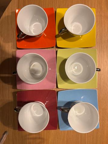 6 Kleurrijke Koffieglazen beschikbaar voor biedingen
