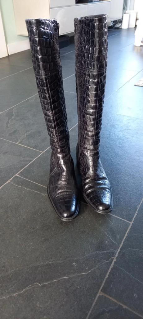 Zwarte Via Val laarzen, mt 39., Kleding | Dames, Schoenen, Zo goed als nieuw, Hoge laarzen, Zwart, Ophalen of Verzenden