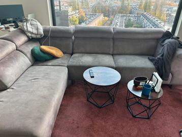 Large cozy couch beschikbaar voor biedingen