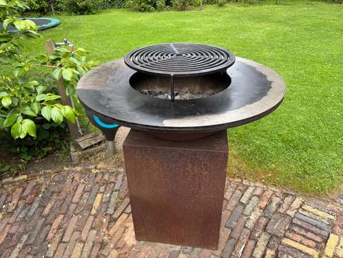 Ofyr 100 with grill rack and cover, Tuin en Terras, Houtskoolbarbecues, Gebruikt, Met accessoires, Ophalen