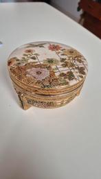 Kusube Sennosuke
Ronde Satsuma porseleinen bakje, Antiek en Kunst, Ophalen of Verzenden