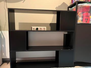 Open zwarte kast/ roomdivider.