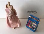 Poppenhuis Miniatuur: Garenkastje & Jurk, Ophalen of Verzenden, Poppenhuis