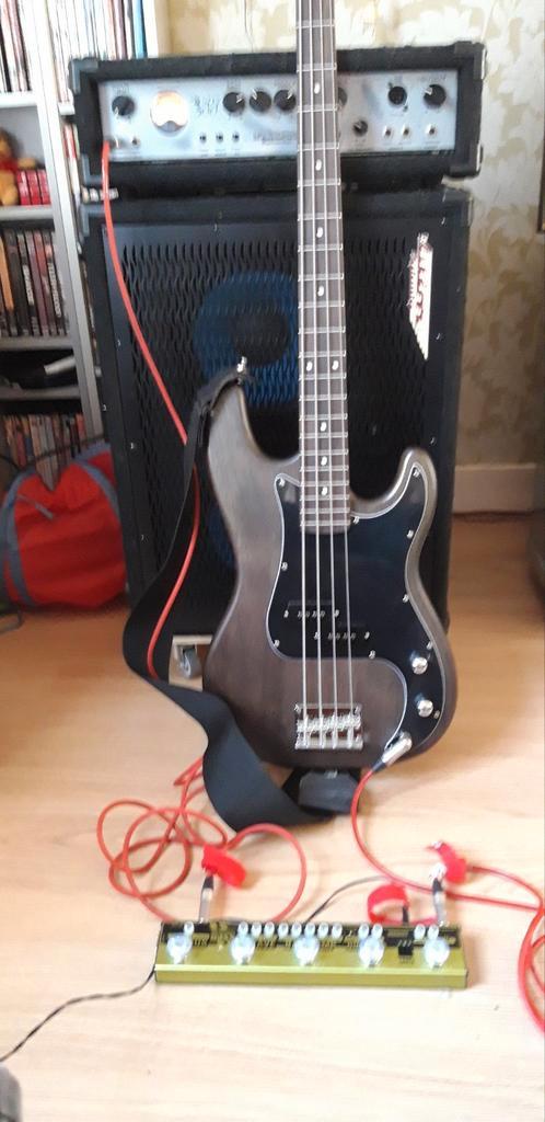 gemodificeerde basgitaar fazley outlaw peacemaker, Muziek en Instrumenten, Snaarinstrumenten | Gitaren | Bas, Zo goed als nieuw