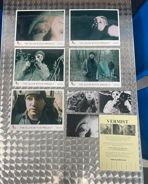 THE BLAIR WITCH PROJECT 5 lobbycards + 3 foto's, Verzamelen, Film en Tv, Film, Foto of Kaart, Ophalen of Verzenden
