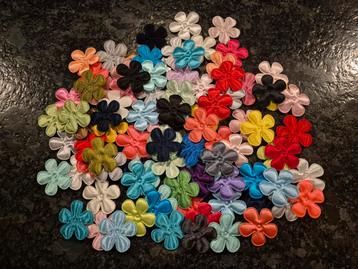 100 Bloemetjes - 3cm Doorsnede - Applicaties beschikbaar voor biedingen
