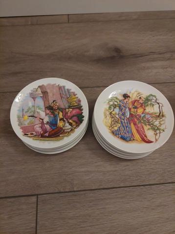 Vintage decoratieve bordjes - set van 12 beschikbaar voor biedingen