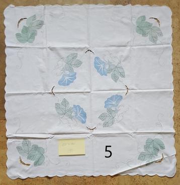 Tafellakens / servetten 8 stuks beschikbaar voor biedingen