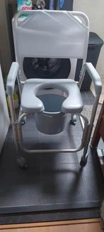 Verrijdbare po/douchestoel, Ophalen