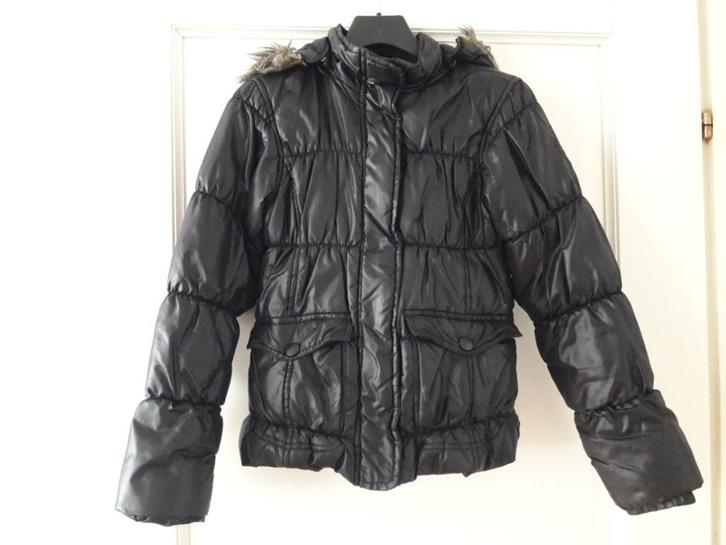 Zgan zwarte winterjas 134 - 140 zwart Beware meisje jas P&C, Kinderen en Baby's, Kinderkleding | Maat 134, Zo goed als nieuw, Meisje