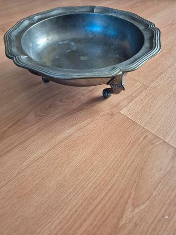 Vintage "Tinnen Schaal op Voetjes beschikbaar voor biedingen