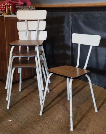 Set stapelbare stoelen beschikbaar voor biedingen