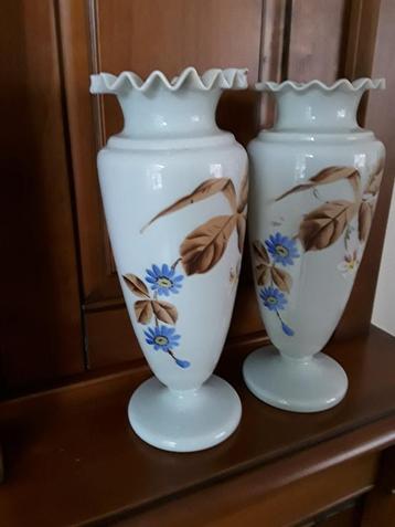opaline vazen. opaline kaststel beschikbaar voor biedingen
