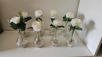 Kleine flesjes met witte kunst Roos.  beschikbaar voor biedingen