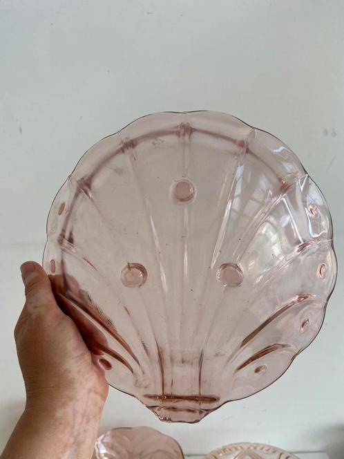 Roze glazen schaal in schelpvorm 1930, Antiek en Kunst, Antiek | Schalen, Ophalen of Verzenden