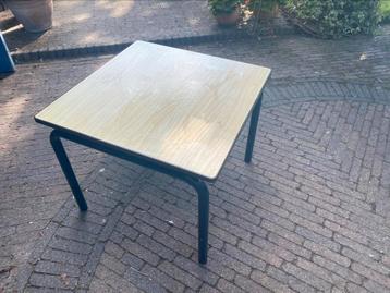 Kindertafel / speeltafeltje beschikbaar voor biedingen