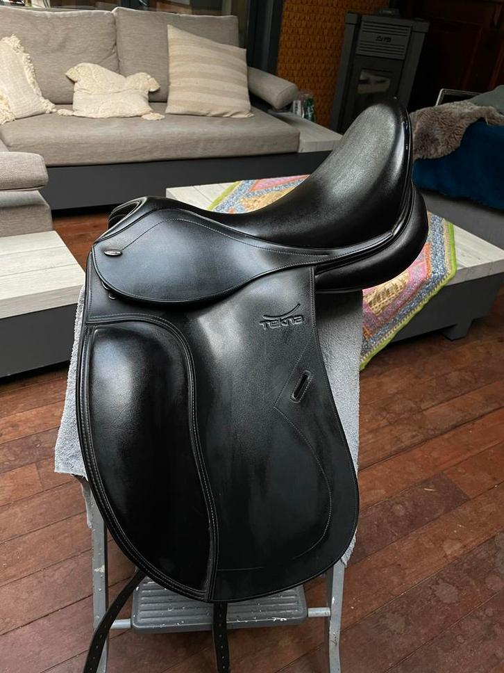 Tekna dressuur zadel 17 inch, Dieren en Toebehoren, Paarden en Pony's | Hoofdstellen en Tuigage, Zo goed als nieuw, Dressuur, Ophalen of Verzenden