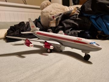 1960s tin TWA 707 model vliegtuig op batterijen beschikbaar voor biedingen