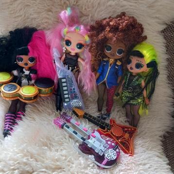 4 lol poppen met muziek en apart haar  beschikbaar voor biedingen