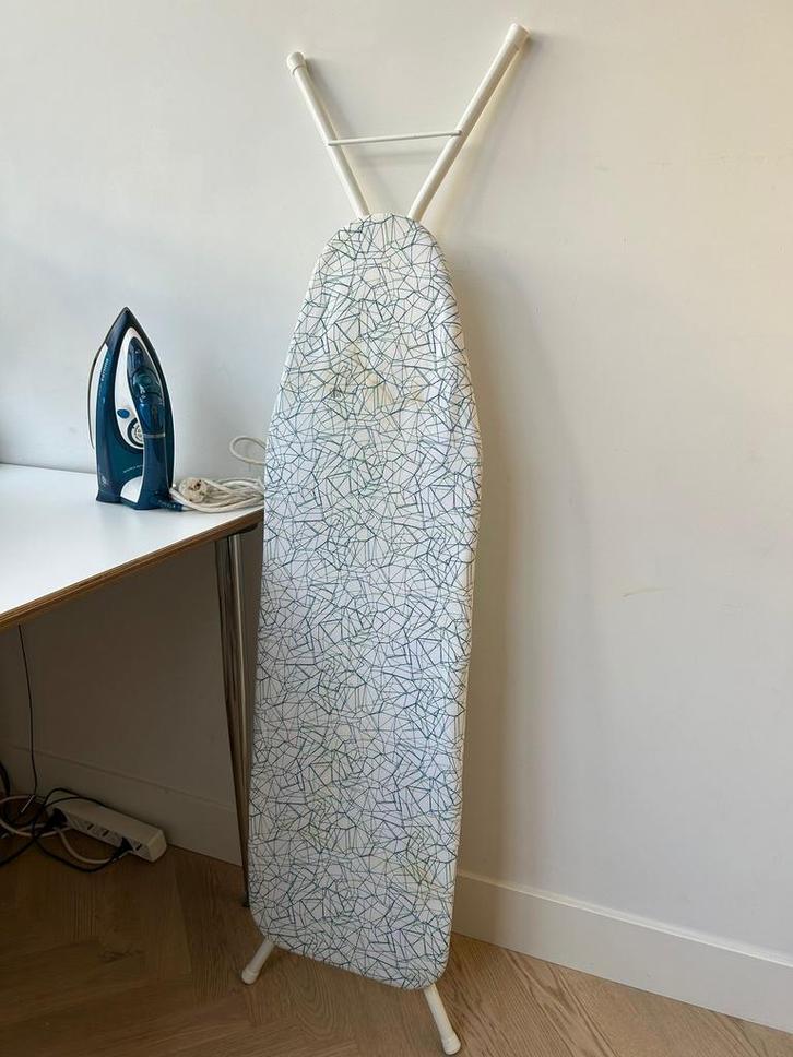 Bügeleisen en Strijkplank | Ironing Board and Iron, Witgoed en Apparatuur, Strijkijzers en Strijkplanken, Zo goed als nieuw, Ophalen