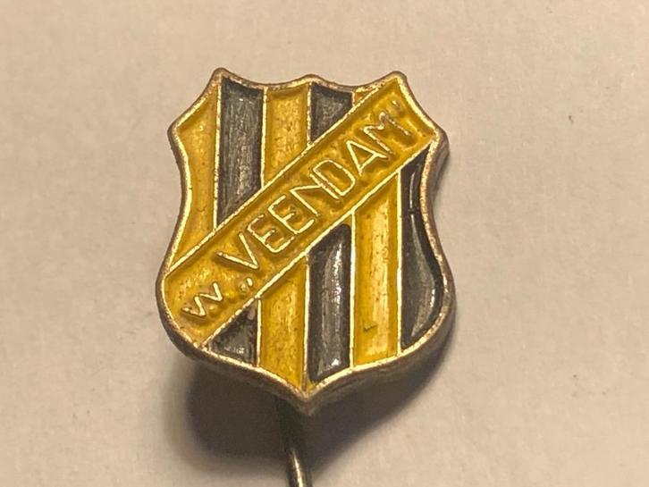 Metalen VEENDAM VOETBALCLUB Speld (Geel/Zwart)., Verzamelen, Speldjes, Pins en Buttons, Zo goed als nieuw, Speldje of Pin, Sport