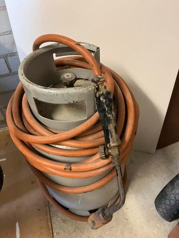 Gasfles met brander beschikbaar voor biedingen