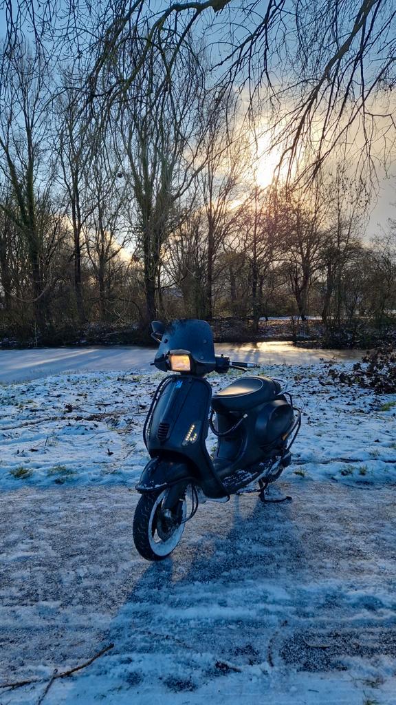 Vespa S50 4klepper, Fietsen en Brommers, Scooters | Piaggio, Zo goed als nieuw, Zip, Benzine, Ophalen of Verzenden