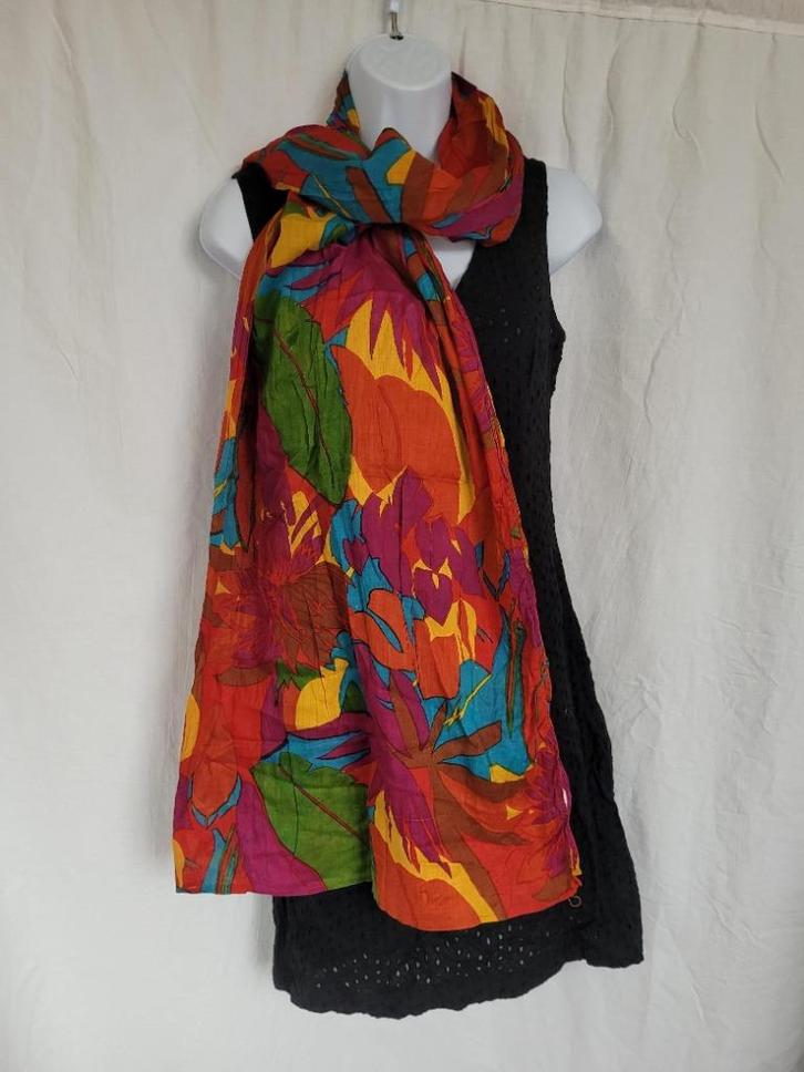 Leuke vrolijke grote sjaal 96x170 cm, Kleding | Dames, Mutsen, Sjaals en Handschoenen, Zo goed als nieuw, Sjaal, Maat 38/40 (M)