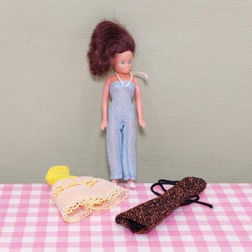 Vintage mini Barbie pop Lion Rock Hong Kong 1981 10 cm, Kinderen en Baby's, Speelgoed | Poppen, Zo goed als nieuw, Barbie, Ophalen of Verzenden