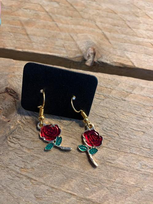 Roosjes, Sieraden, Tassen en Uiterlijk, Oorbellen, Nieuw, Hangers, Overige materialen, Rood, Ophalen of Verzenden