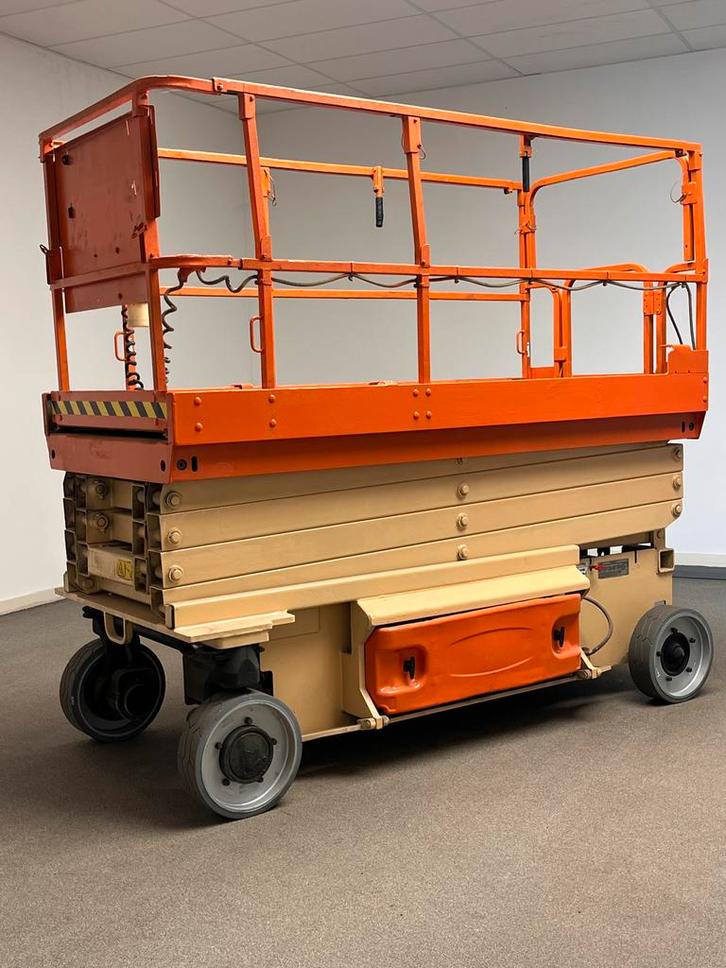 Jlg schaarhoogwerker 11,6mtr schaarlift elektrisch, Doe-het-zelf en Verbouw, Ladders en Trappen, Gebruikt, 4 meter of meer, Ophalen