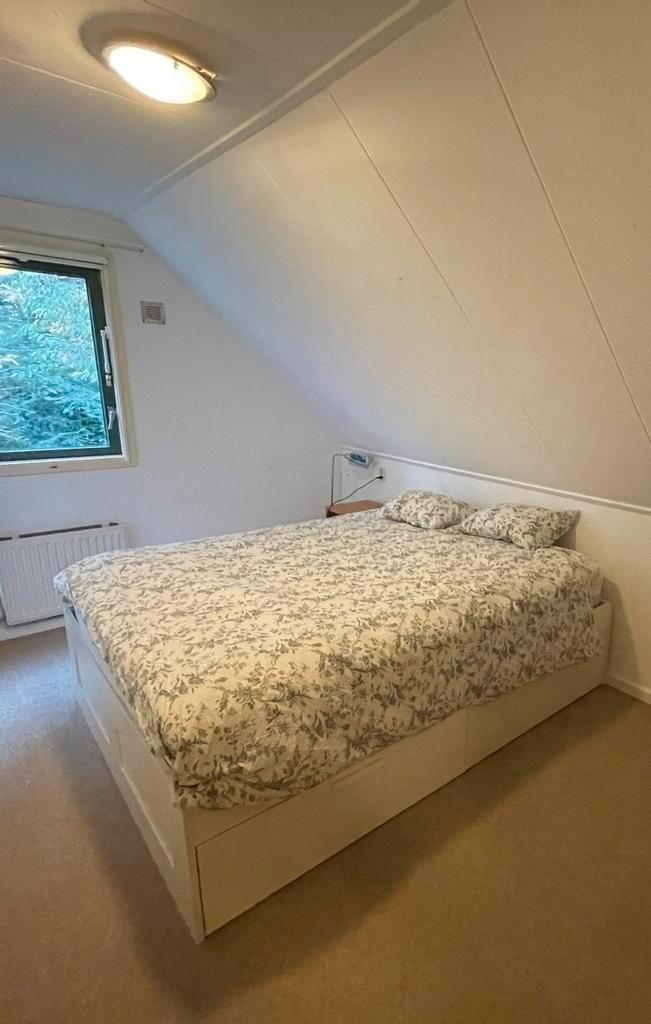 Brimnes IKEA. bedframe met opberglades - Ophalen 26 feb, Huis en Inrichting, Slaapkamer | Bedden, Zo goed als nieuw, Tweepersoons