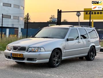 Volvo V70 2.4 R AWD/YOUNGTIMER/265PK/AUT/SCHUIFDAK/ALCANTARA beschikbaar voor biedingen