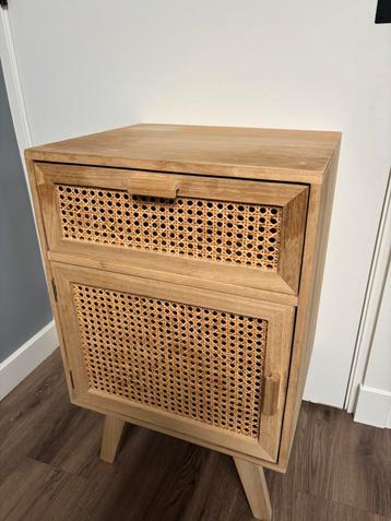 Nachtkastje in boho stijl met riet bohemian stijl beschikbaar voor biedingen