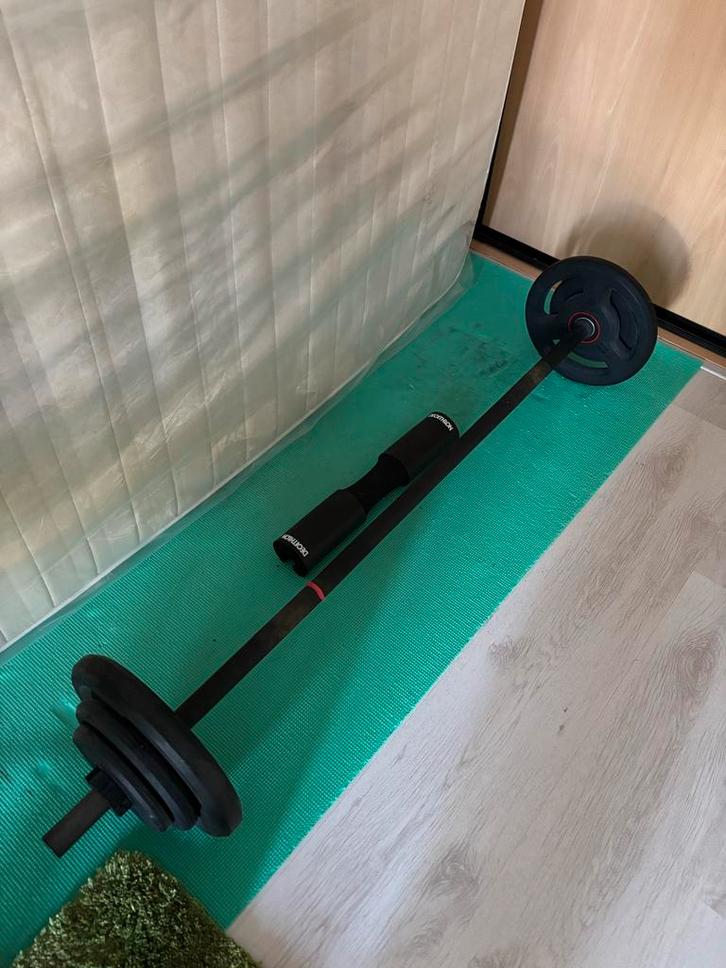 Decathlon Halterset 20kg + Kussen, Sport en Fitness, Fitnessmaterialen, Zo goed als nieuw, Halterset, Armen, Ophalen