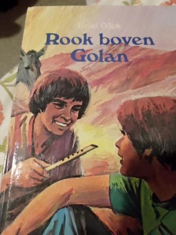 Boek rook boven golan beschikbaar voor biedingen