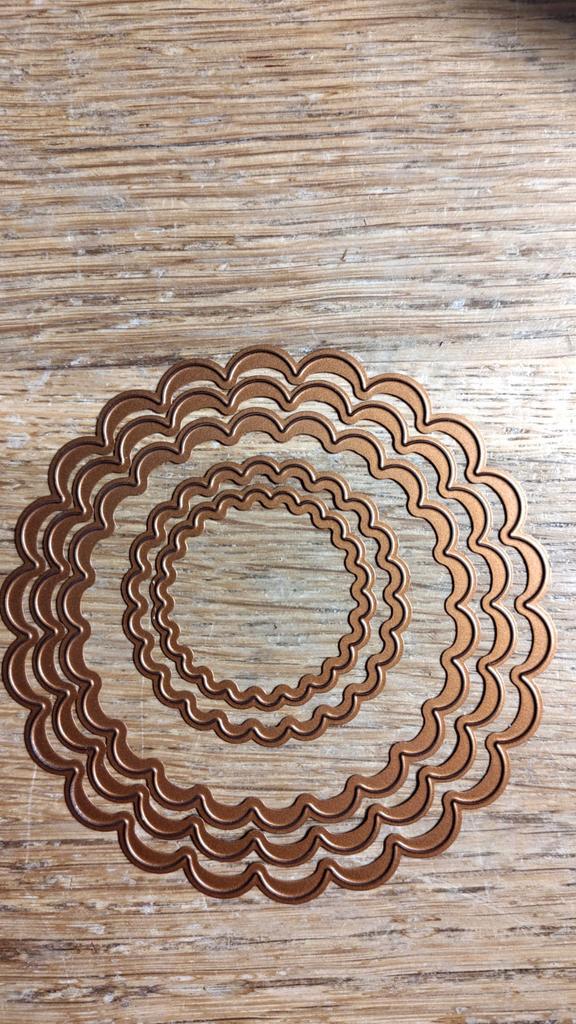 Nestability Stansset - Scalloped Circles, Hobby en Vrije tijd, Knutselen, Zo goed als nieuw, Gereedschap of Toebehoren, Ophalen of Verzenden