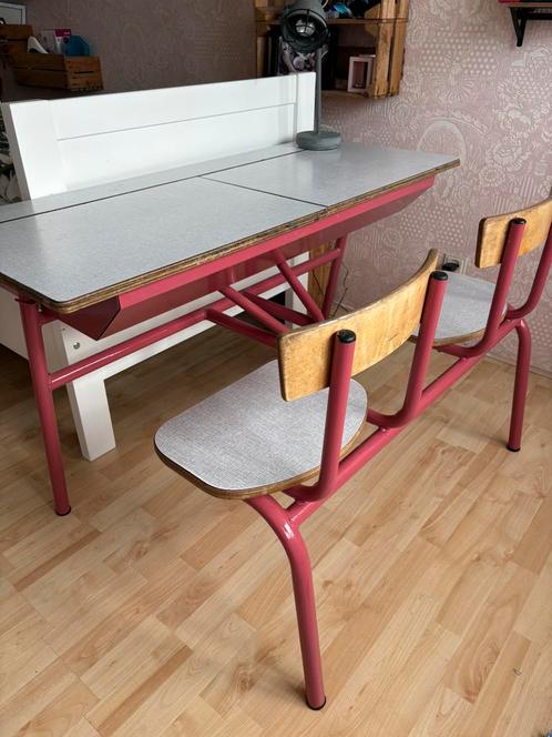 Schoolbankje, vintage - oud roze frame, Kinderen en Baby's, Kinderkamer | Tafels en Stoelen, Gebruikt, Tafel(s) en Stoel(en), Ophalen