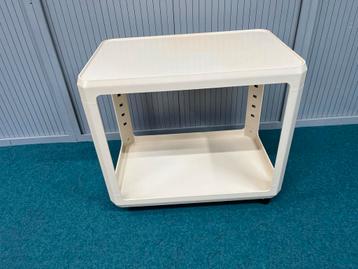 Kartell trolley van Alberto Rosselli beschikbaar voor biedingen