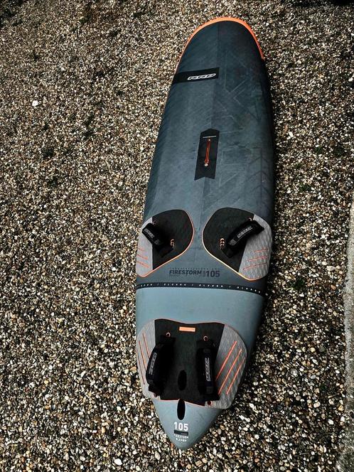 RRD FIRE STORM Black Ribbon 105 ltr, Watersport en Boten, Windsurfen, Zo goed als nieuw, Plank, Minder dan 250 cm, Ophalen