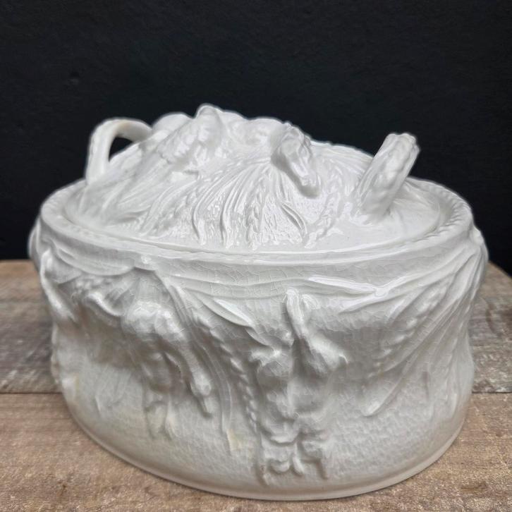 Brocante aardewerk Engelse stoofpot met wilddecor, Antiek en Kunst, Antiek | Keramiek en Aardewerk, Ophalen of Verzenden