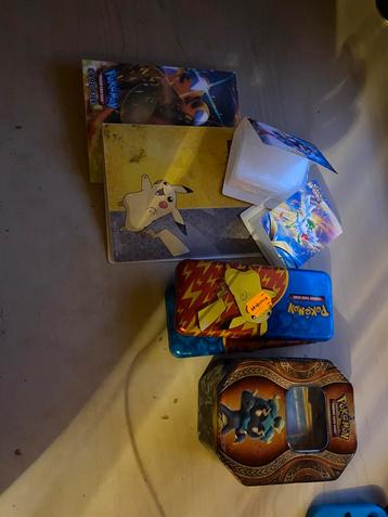 Pokemon kaarten tins en boekjes beschikbaar voor biedingen