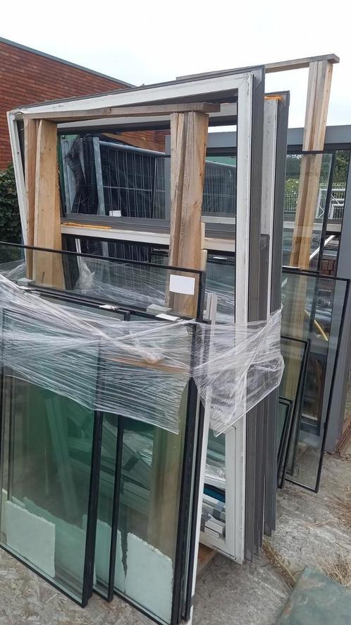 Alu kozijnen met draaikiep en vast raam, Doe-het-zelf en Verbouw, Kozijnen en Schuifpuien, Zo goed als nieuw, Raamkozijn, Kunststof