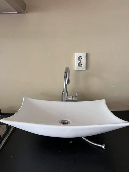 Wastafel met kraan (badkamer), Huis en Inrichting, Badkamer | Badkamermeubels, Gebruikt, Wasbak of Wastafel, Minder dan 100 cm